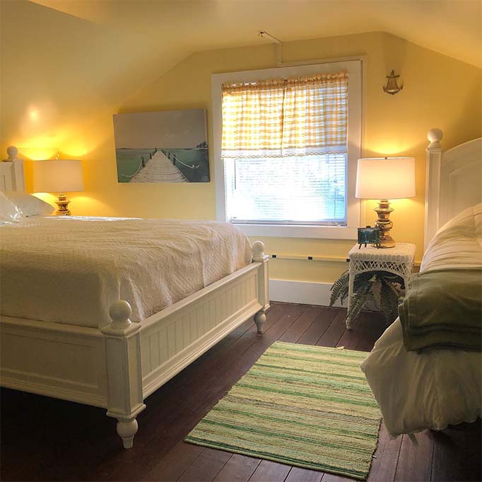 Nappanee Farmhouse Inn