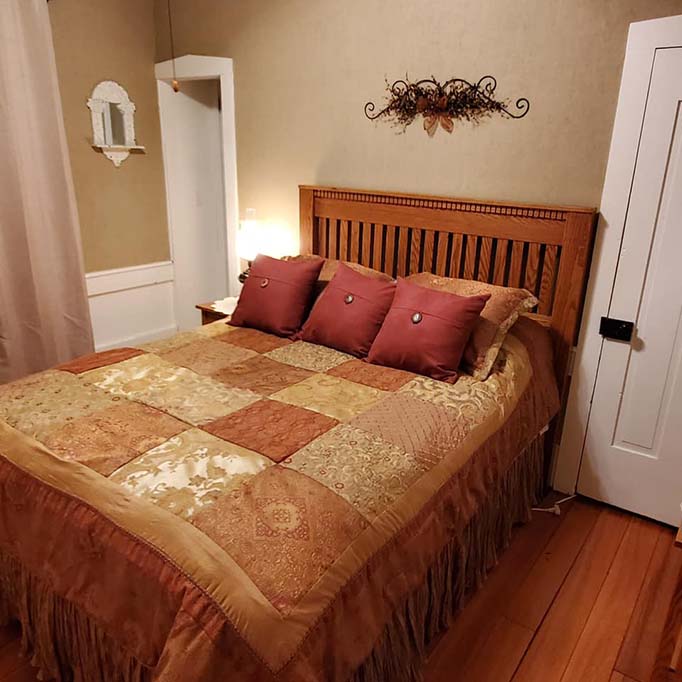 Nappanee Farmhouse Inn