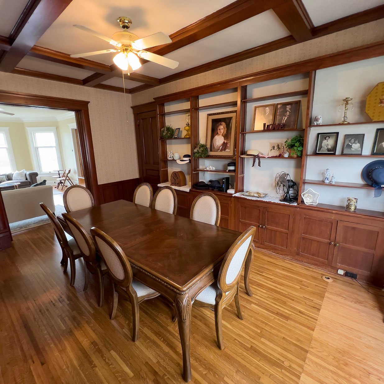 Market St. Manor room