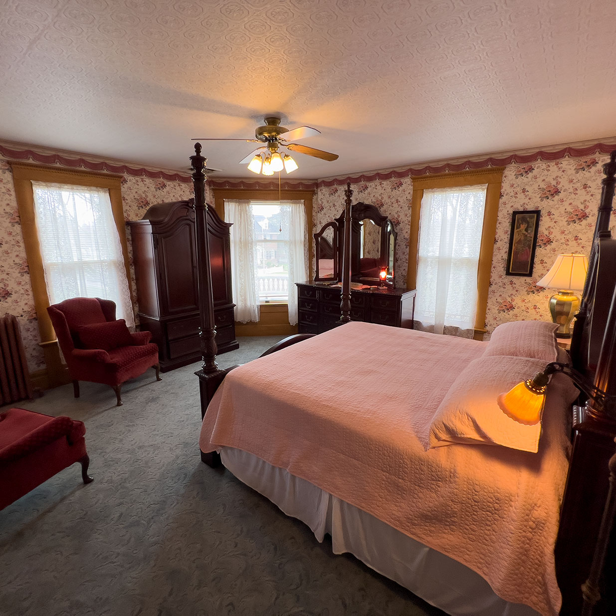 Market St. Manor room
